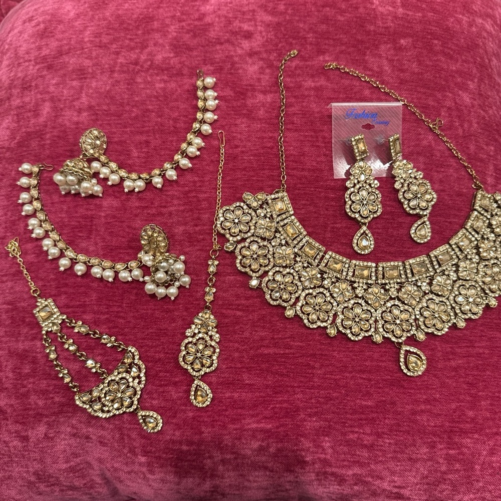Elegant Gold and Silver Jewelry Set